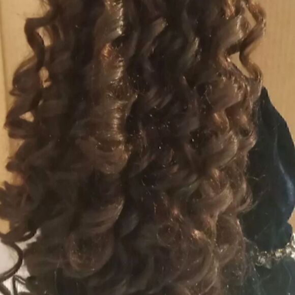 Dynasty Sweetheart Porcelain Doll 17" Talk. Long Wavy Hair, Victorian Style. - Picture 8 of 8